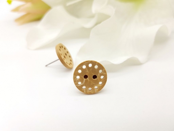 Kokosnuss Knopf Ohrstecker mit Lochmuster